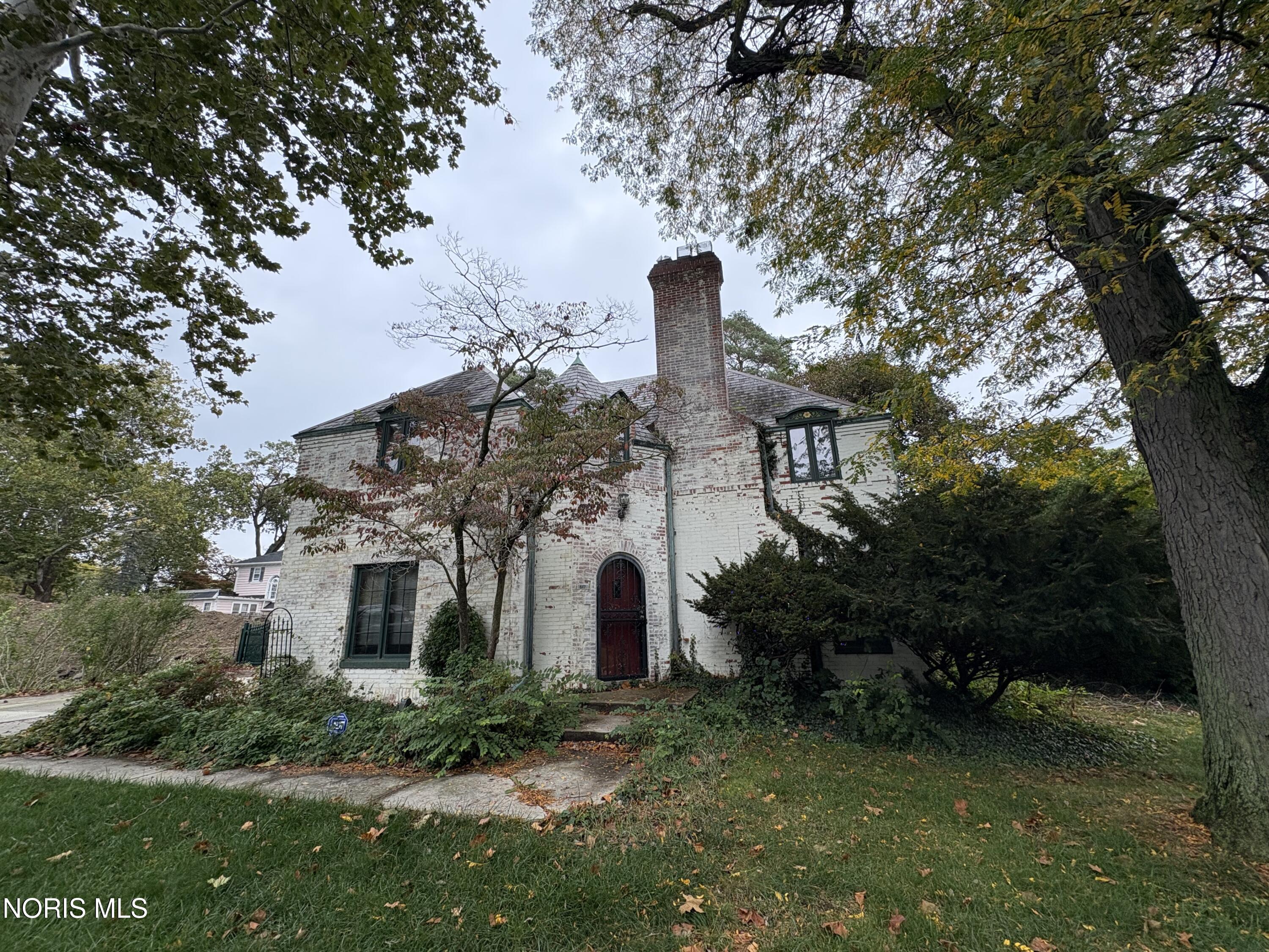 617 Valley Drive — photo