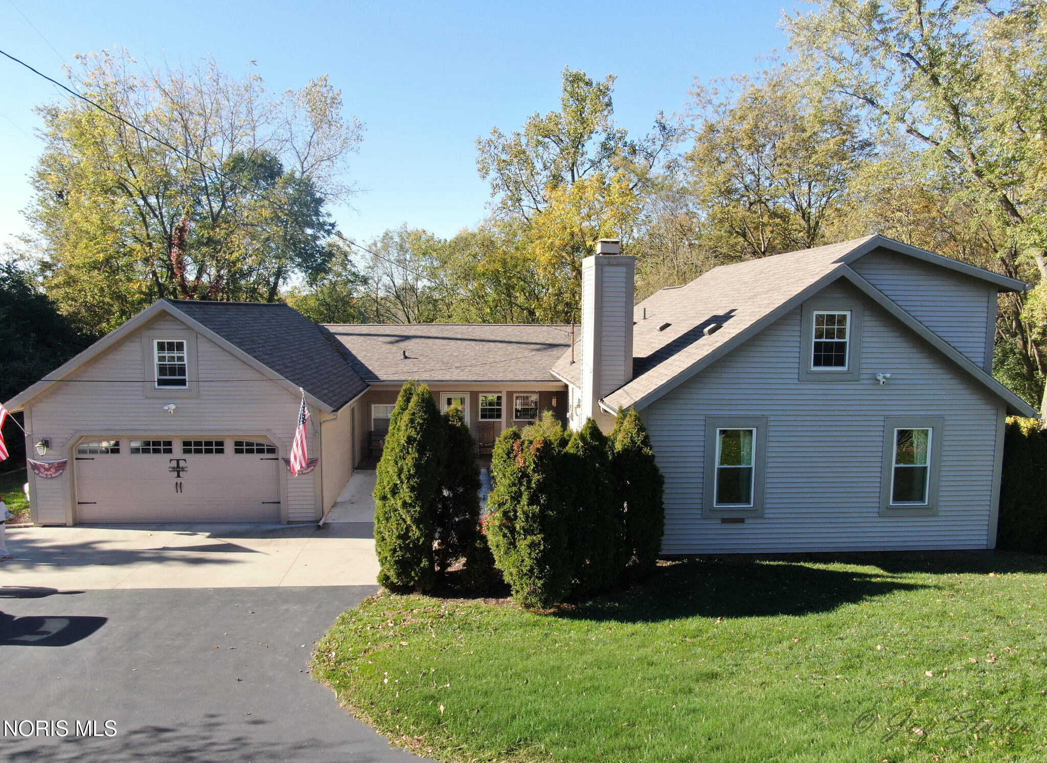 25547 W River Road — photo
