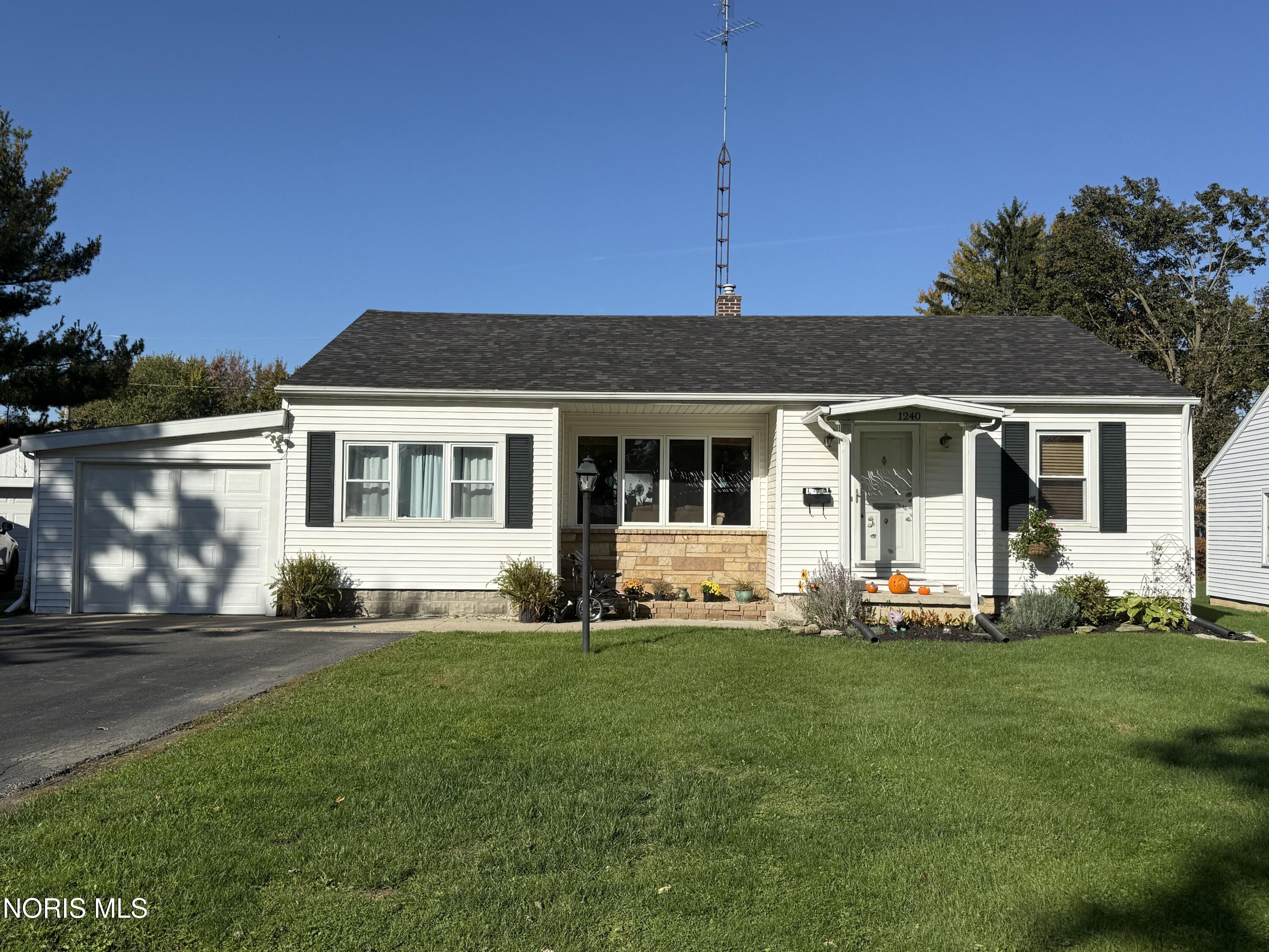 1240 Grove Street — photo