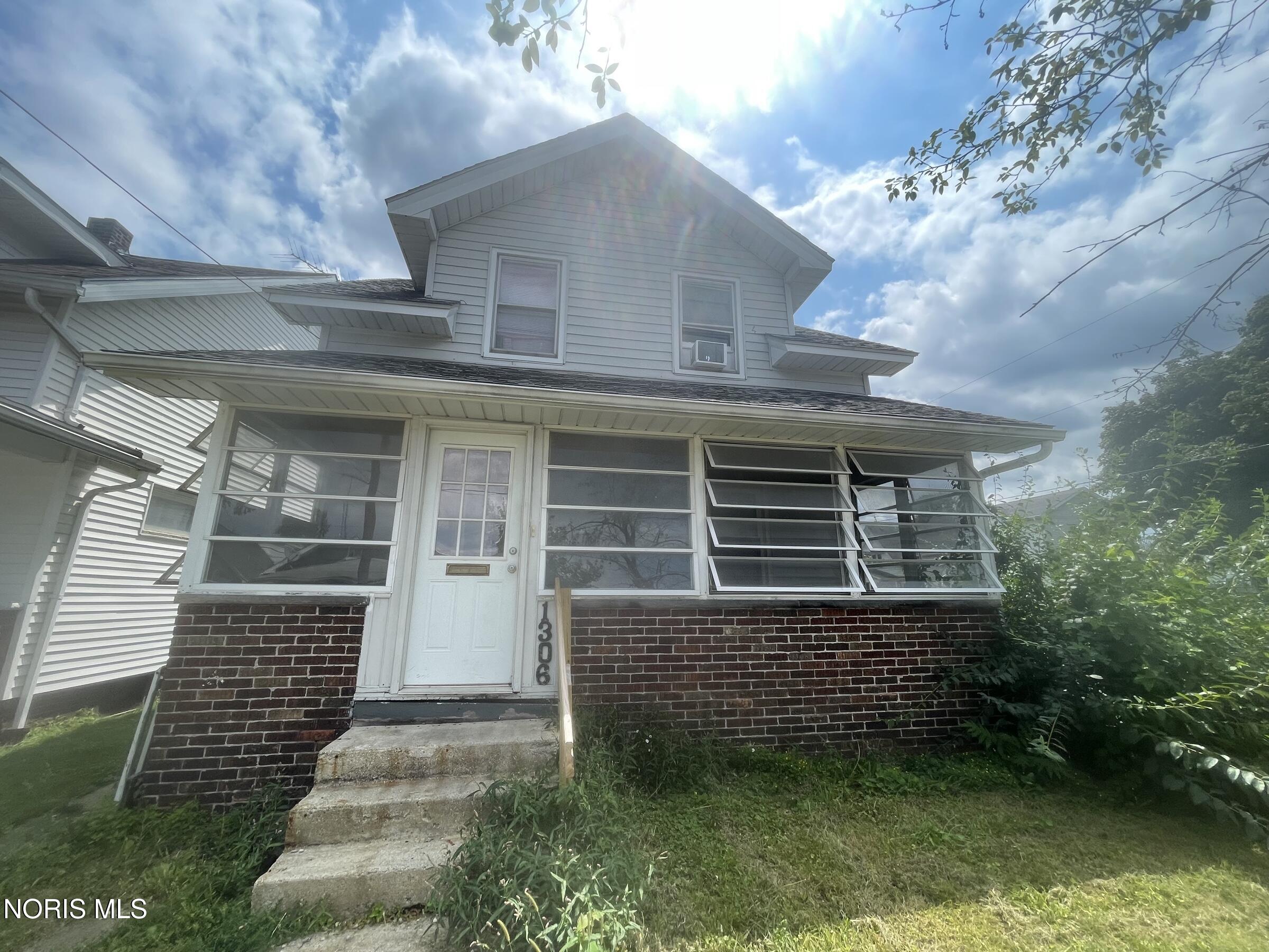 1306 Mott Avenue — photo
