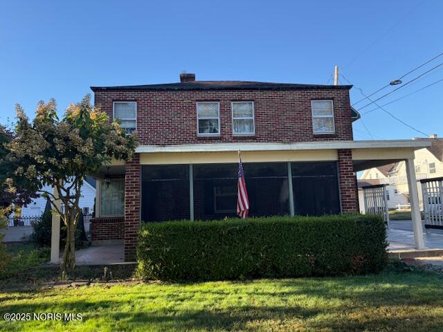 305 W 1st Street — photo