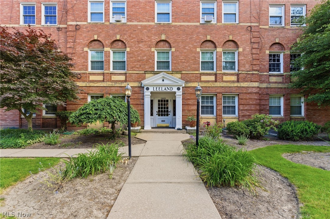 15820 Van Aken Boulevard Unit 507 — photo