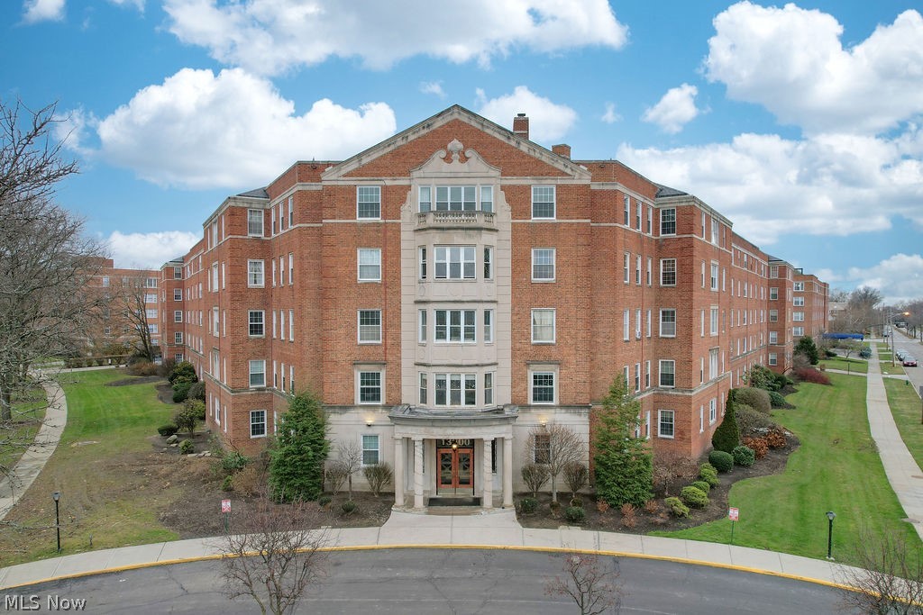 13800 Fairhill Road Unit 314 — photo