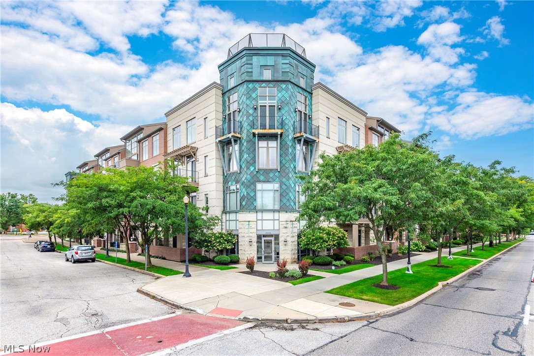 16800 Van Aken Boulevard Unit 410 — photo