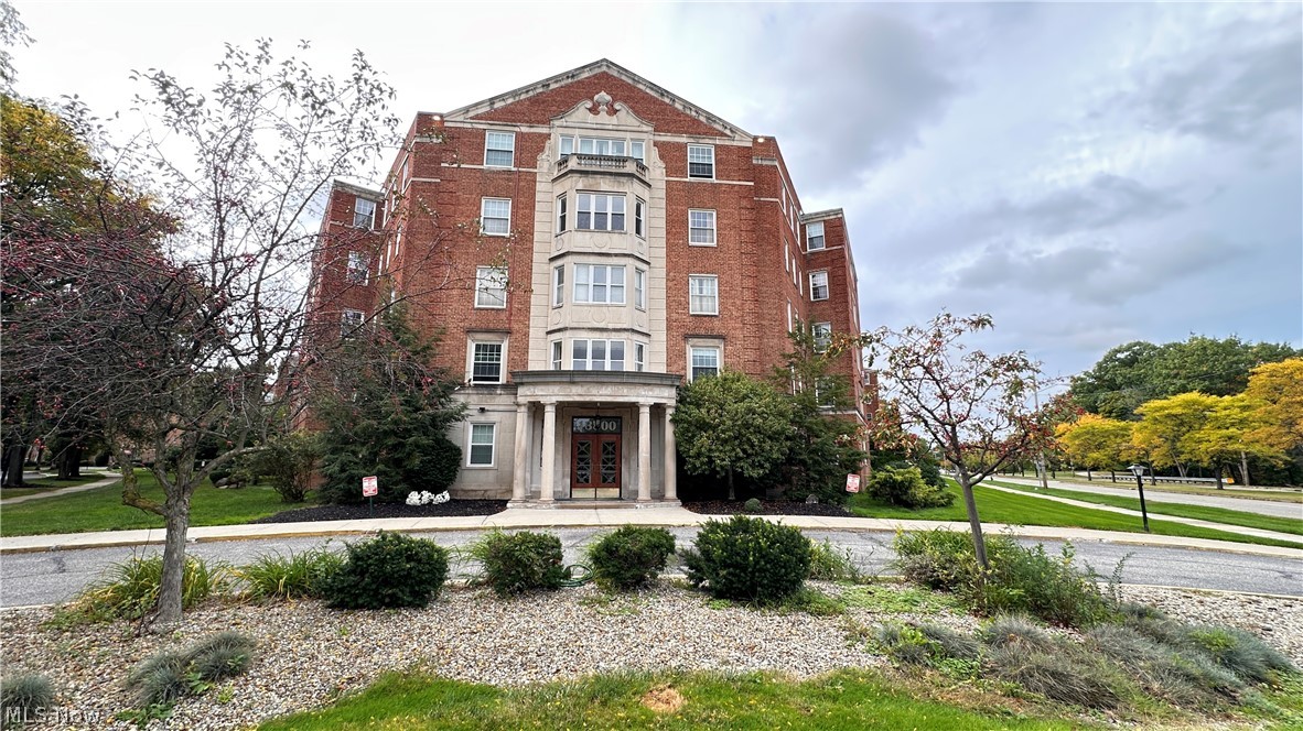 13800 Fairhill Road Unit 316 — photo