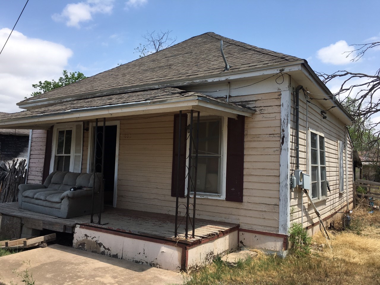 803 S Neches Street — photo