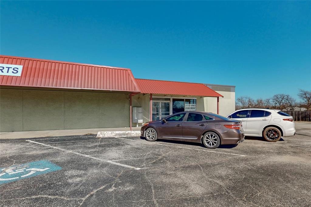 8120 White Settlement Road 1-30 — photo