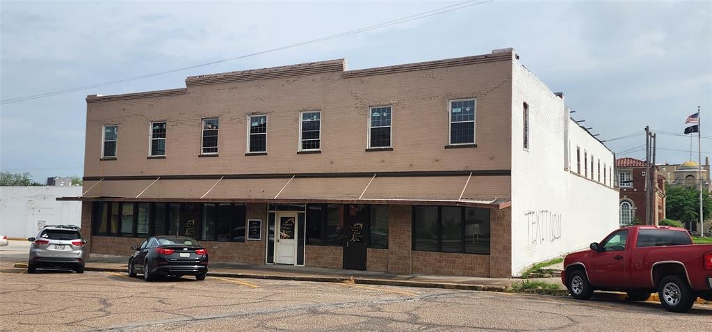 304 E Commerce Street — photo