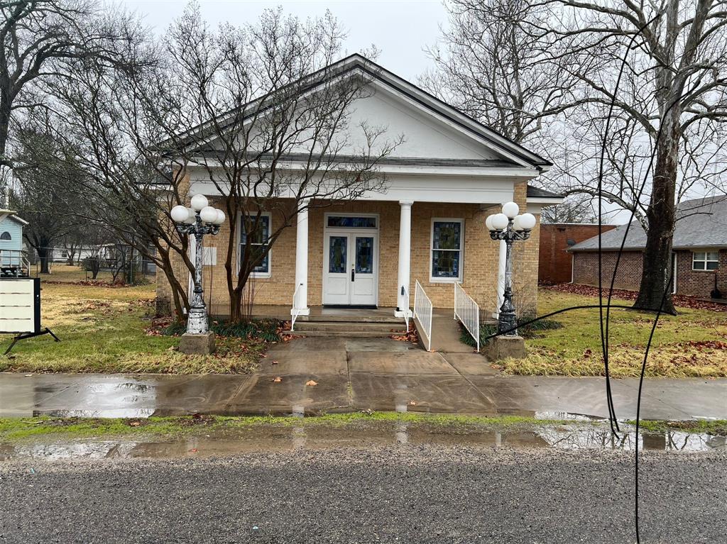 102 E Main Street — photo