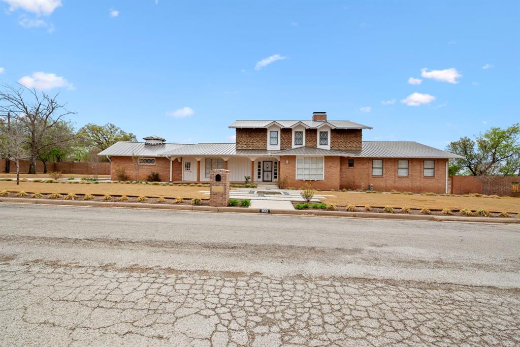 803 Lakeview Drive — photo