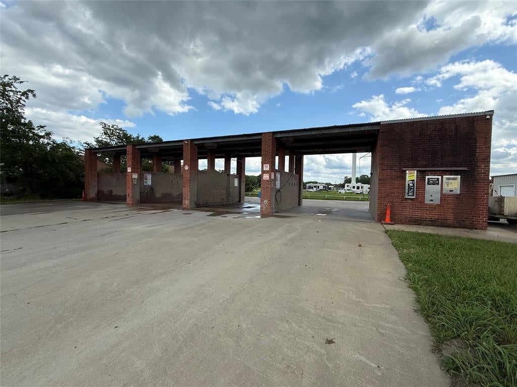 1201 W Dallas Avenue — photo
