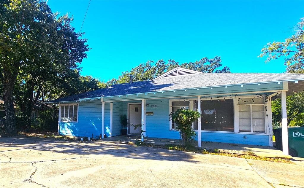 2621 N Locust Street — photo