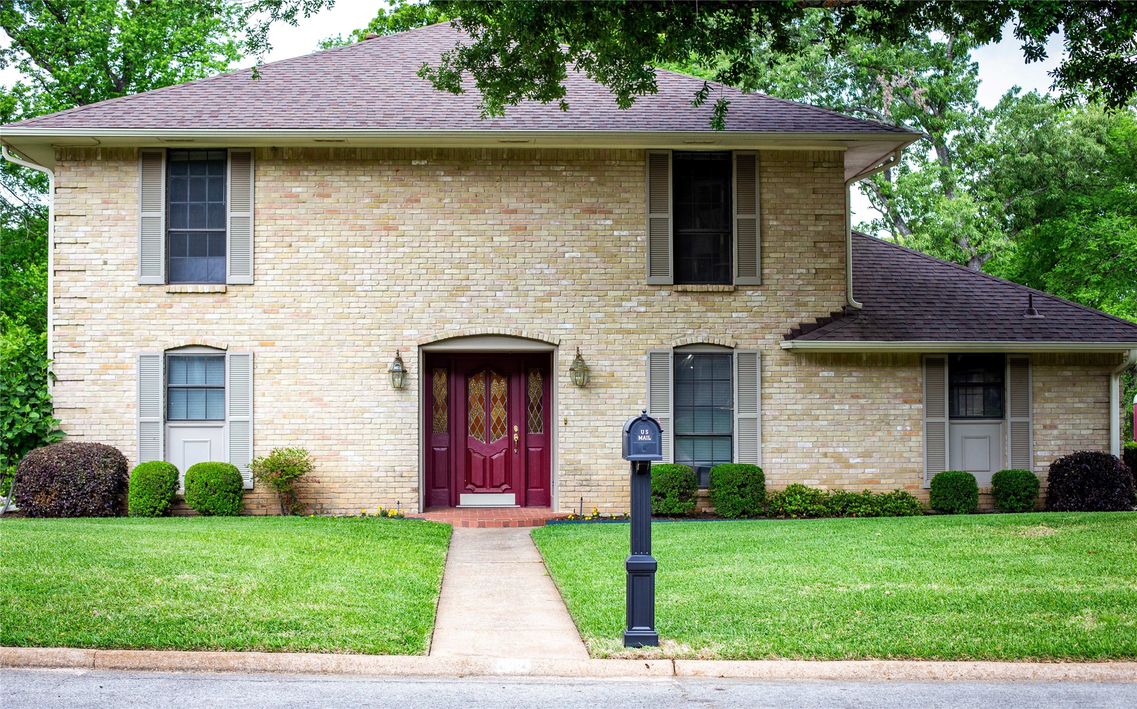 802 Circle Drive — photo