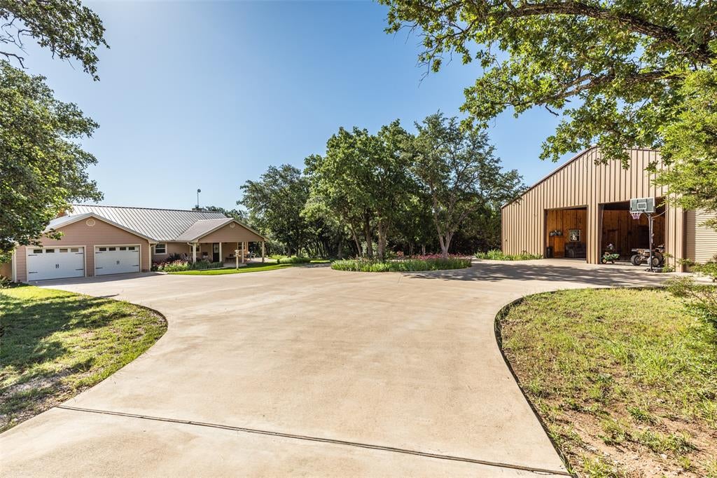 420 Private Road 1400 E — photo