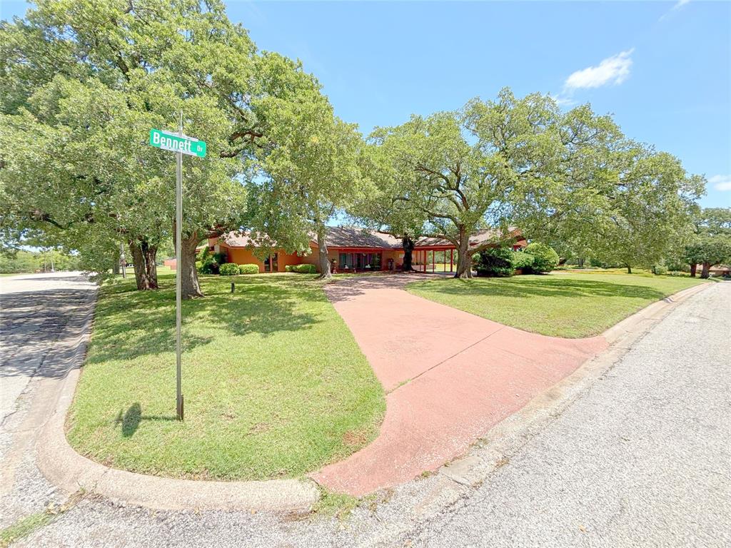 905 Bennett Drive — photo
