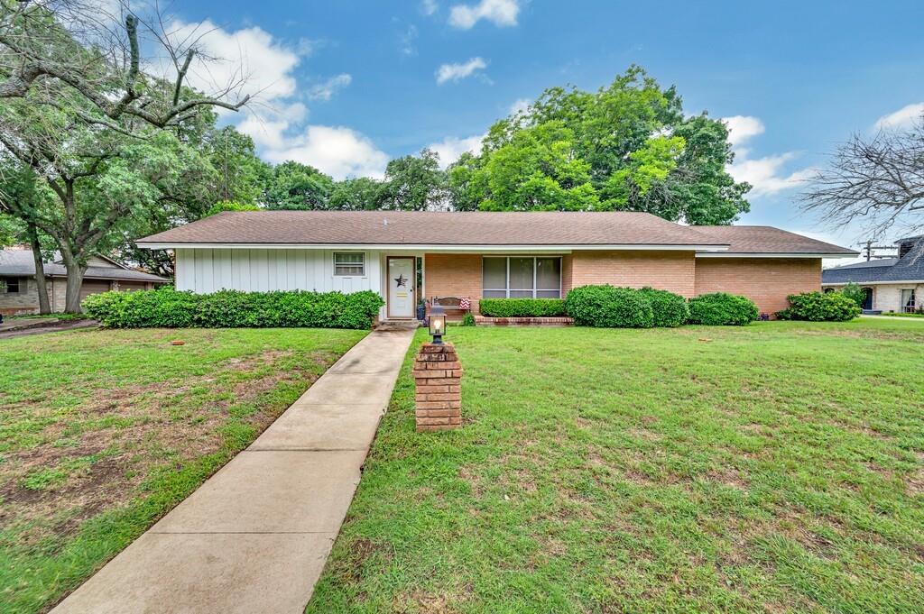 2832 Wooded Acres Drive — photo