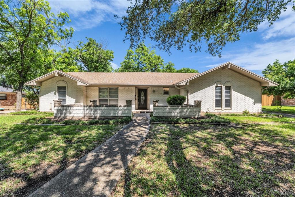 3401 Oakridge Lane — photo