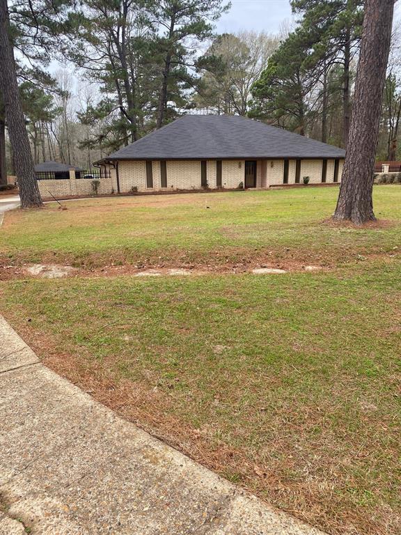 7985 N Lakeshore Drive — photo
