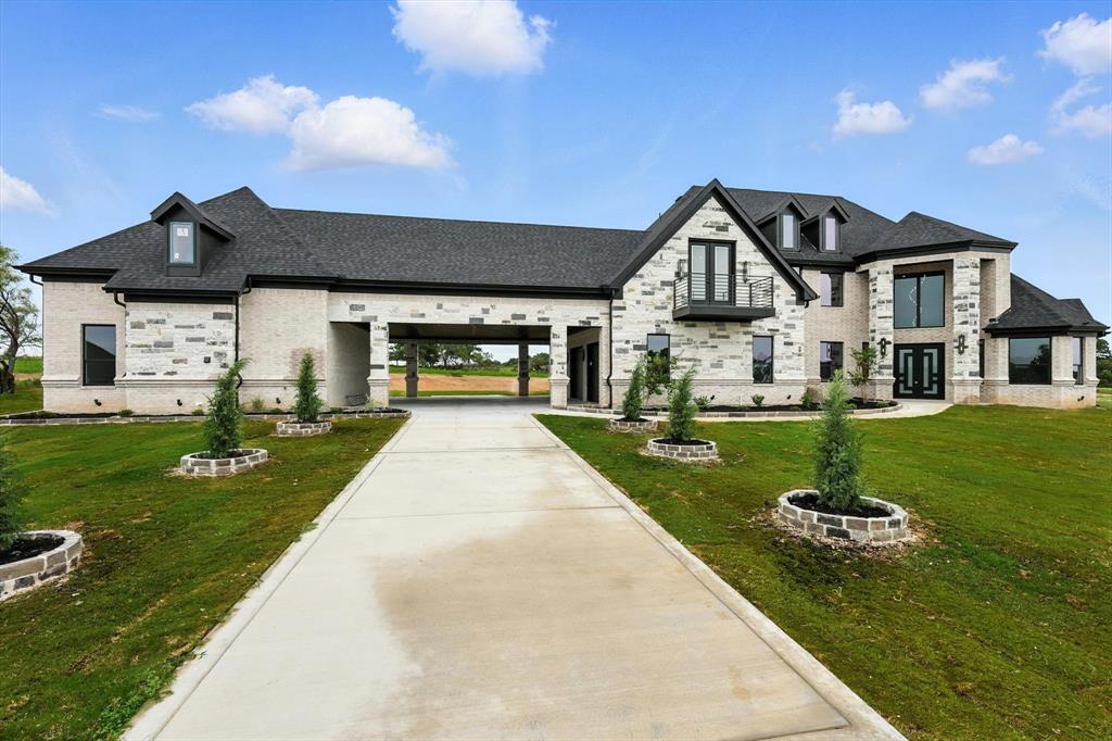 5005 Glenoaks Court — photo