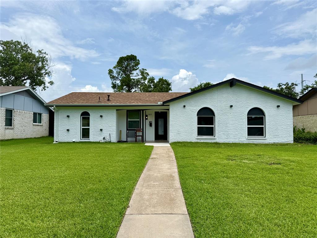 809 Longbeach Drive — photo