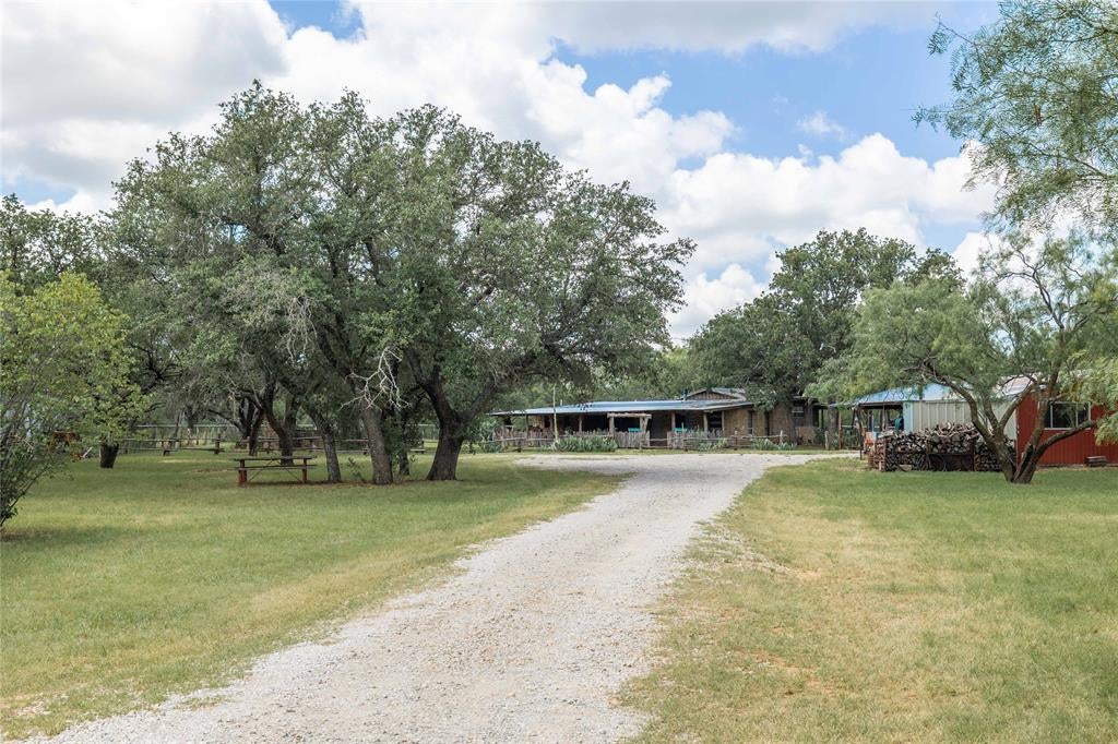 601 Country Oaks Lane — photo