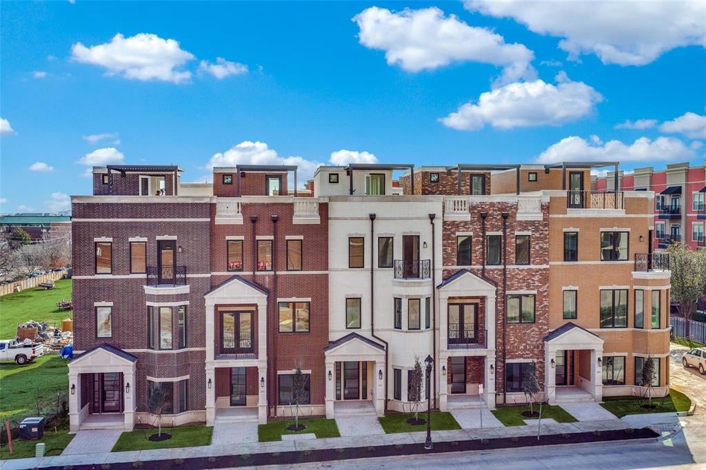 250 E Dallas Street 124 — photo
