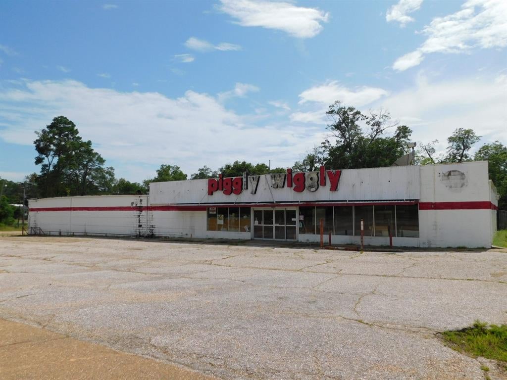 1728 Main Street — photo