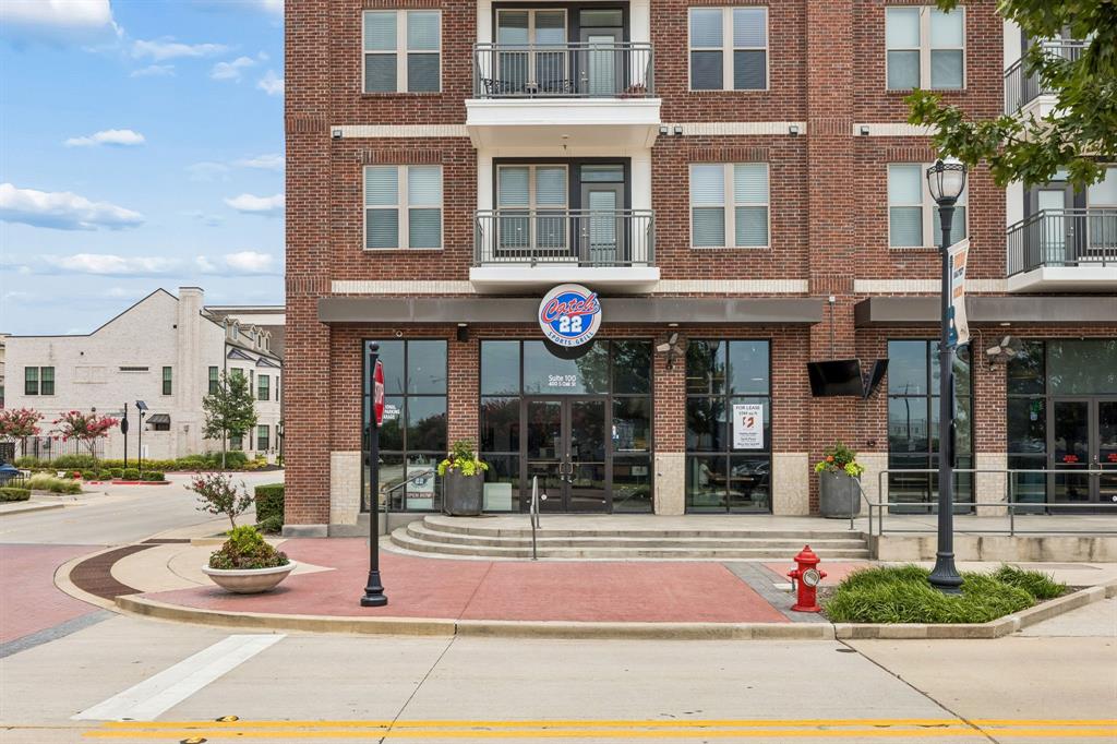 400 S Oak Street 100 — photo