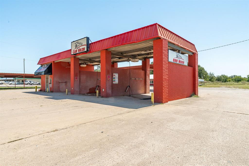 929 E Main Street — photo
