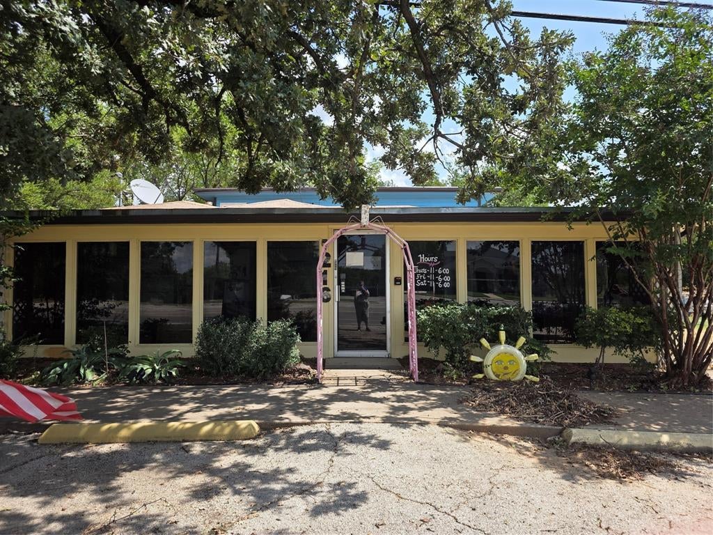 216 W Main Street — photo