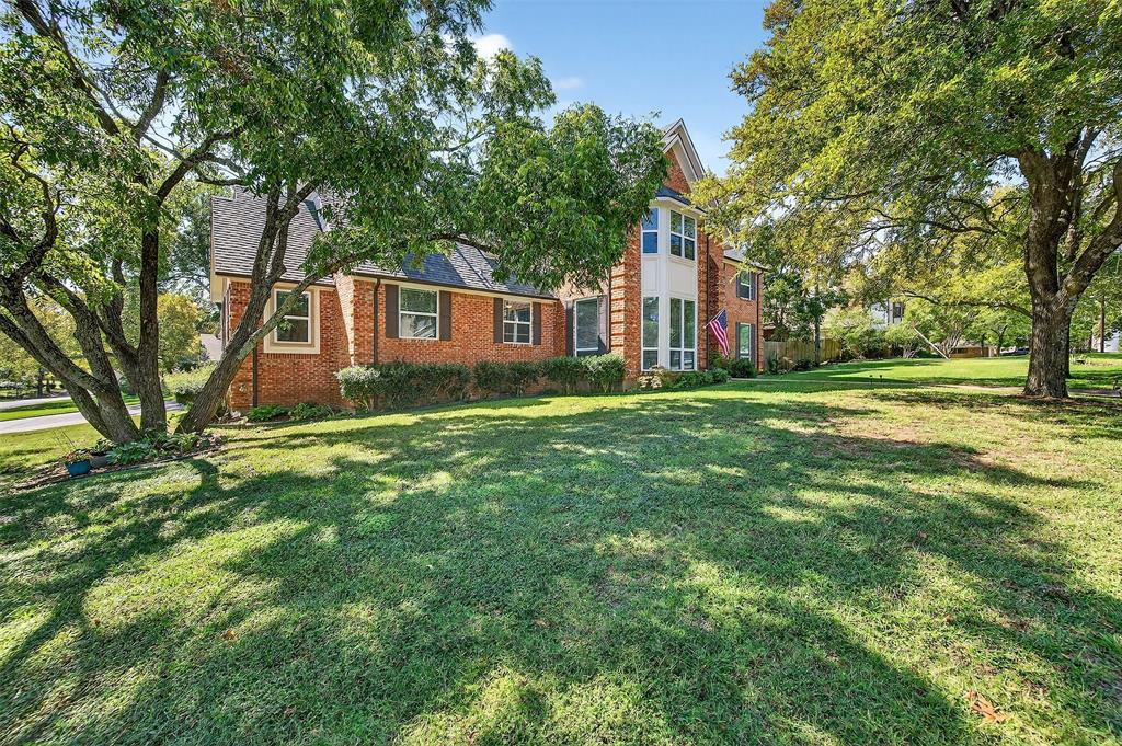 141 River Hills Drive — photo