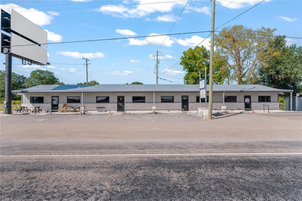 15996 Hwy 80 — photo