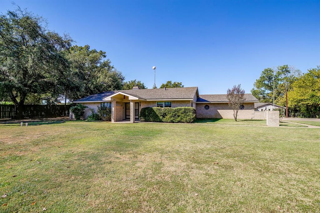 1060 S Burleson Boulevard — photo