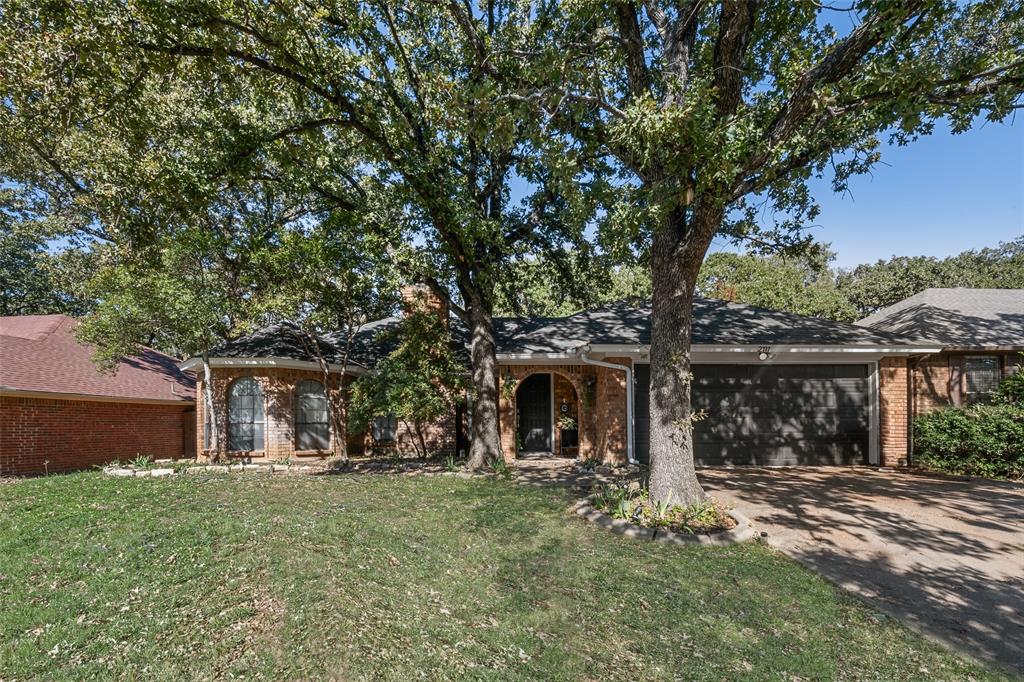 2111 Turf Club Drive — photo