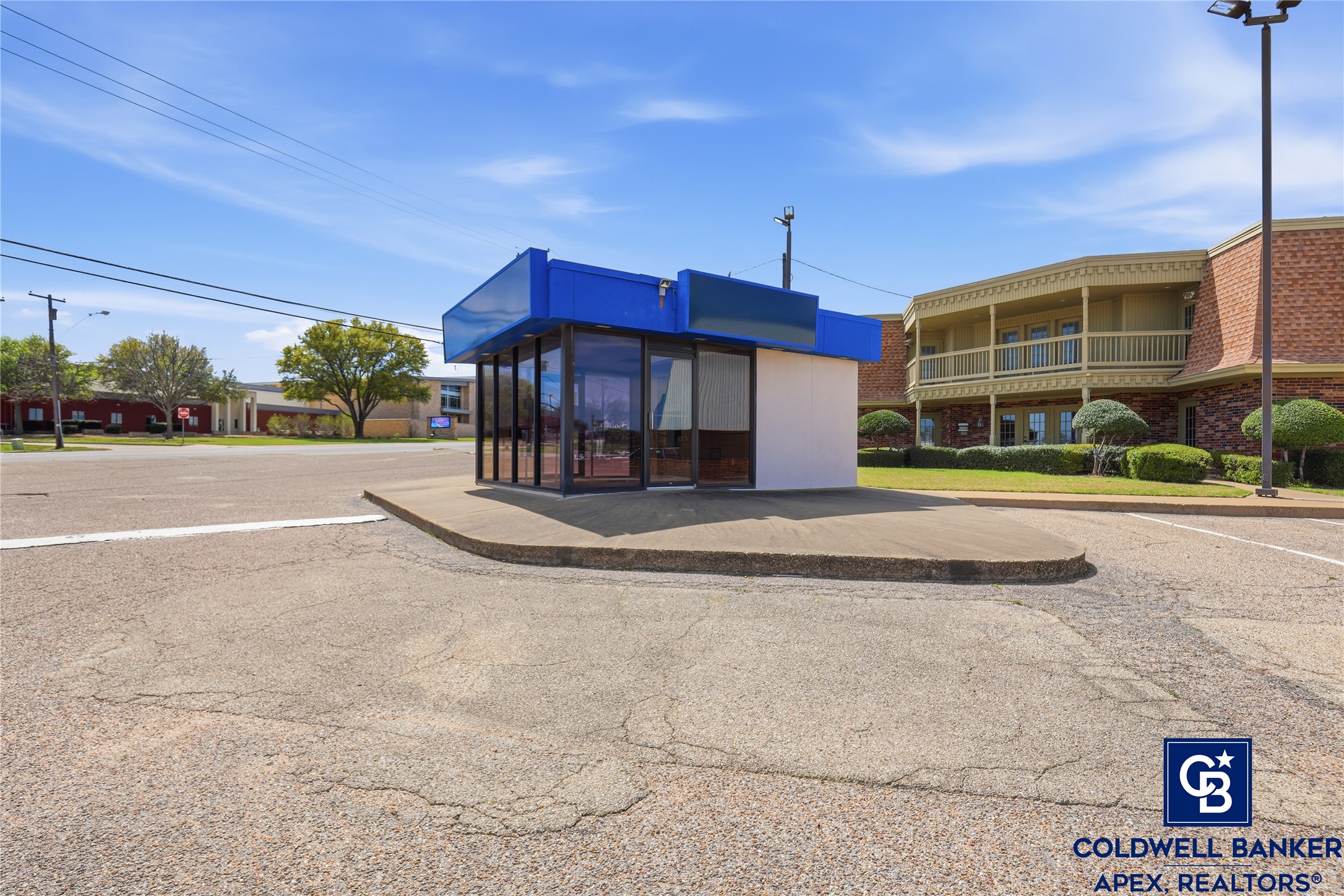 1500 W Henderson Street — photo