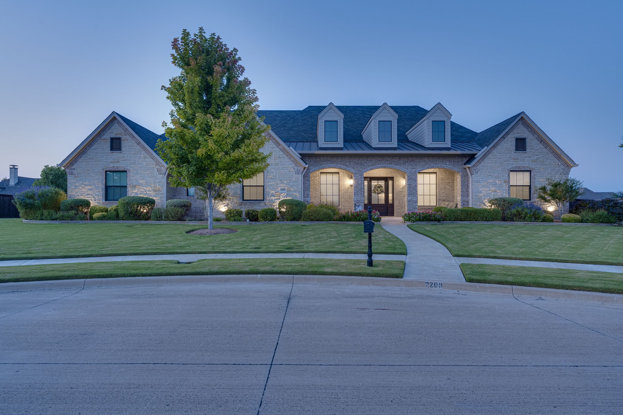 2209 Lyons, Midlothian, TX 76065 — photo 2