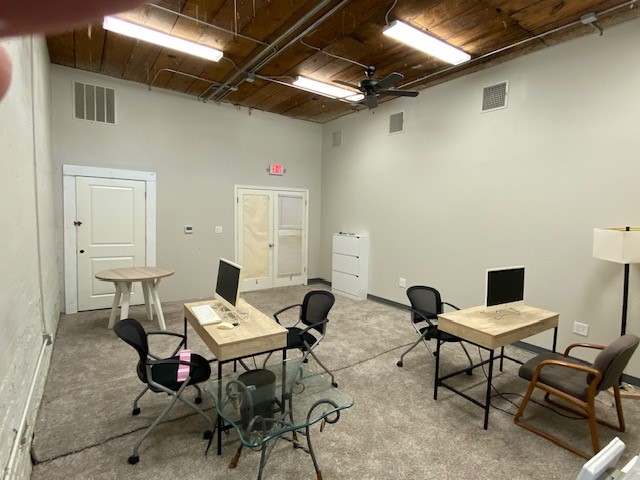114(b) E Chambers — photo