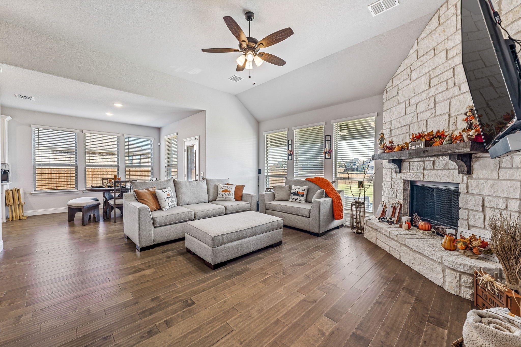 12604 Eagles Bluff, Godley, TX 76044 — photo 2