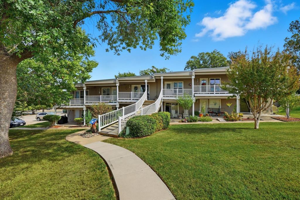 81 Runaway Bay Drive 220 — photo