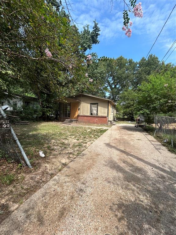 3918 Adrian Street — photo