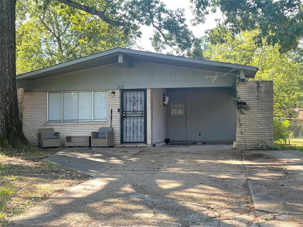 706 Damaka Drive — photo