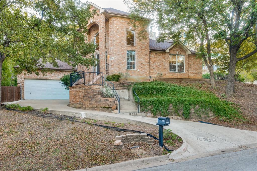 1805 Old Oak Drive — photo