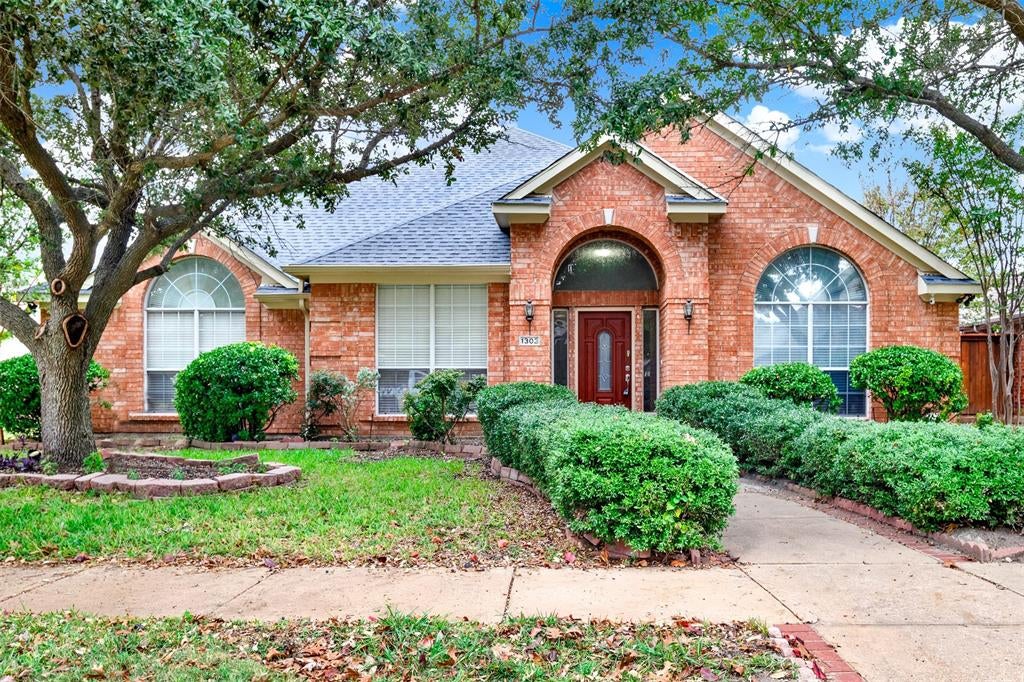 1303 Hillcrest Drive — photo