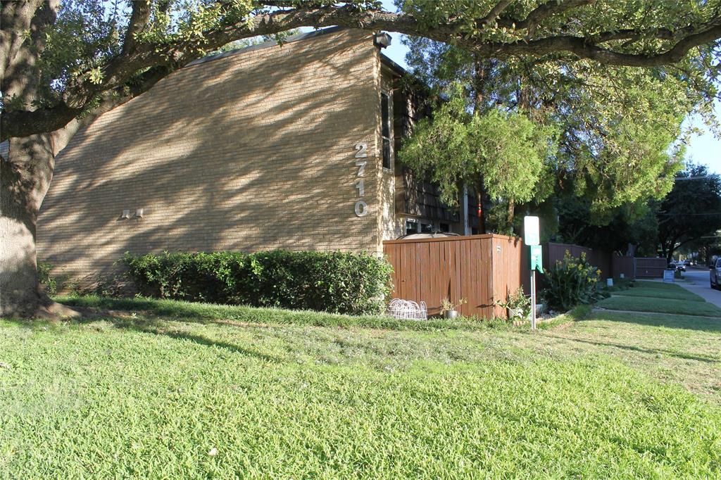 2702 Douglas Avenue 106 — photo
