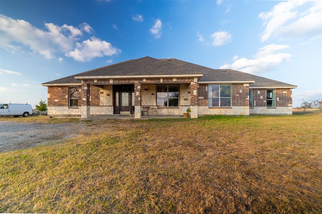 6216 FM 499 — photo