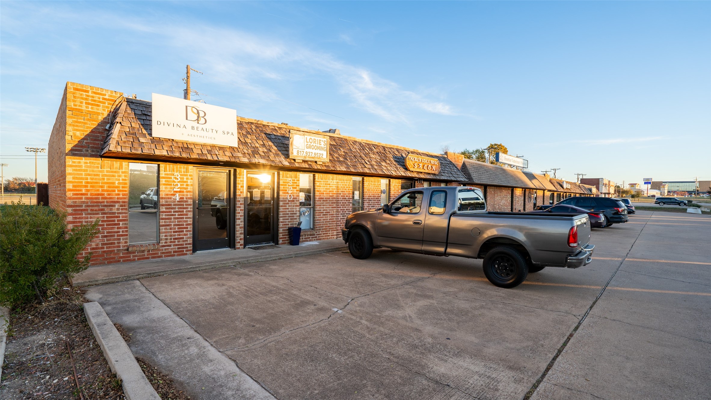 320 N Jim Wright Freeway, White Settlement, TX 76108 — photo 2