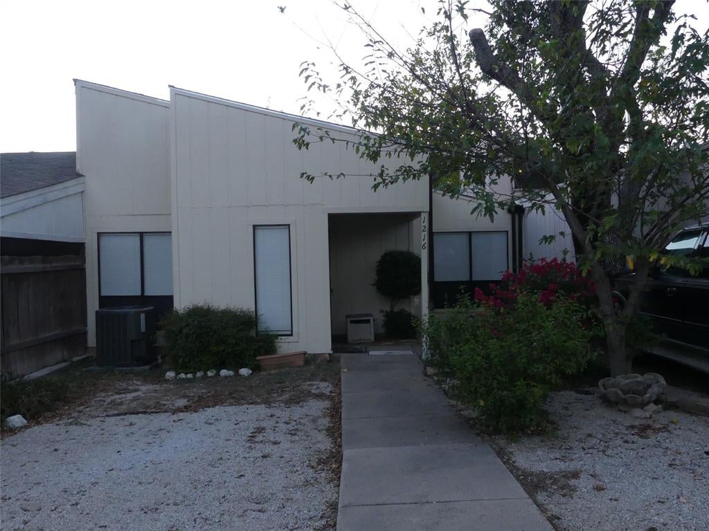1216 Runaway Bay Drive — photo
