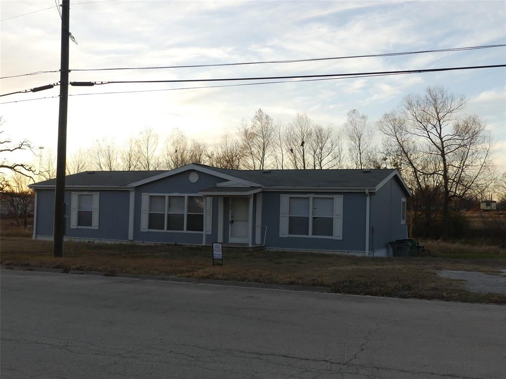 422 Hutchinson Street — photo