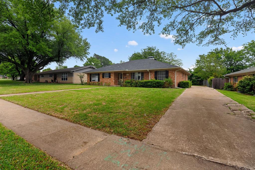 1616 W Shields Drive — photo