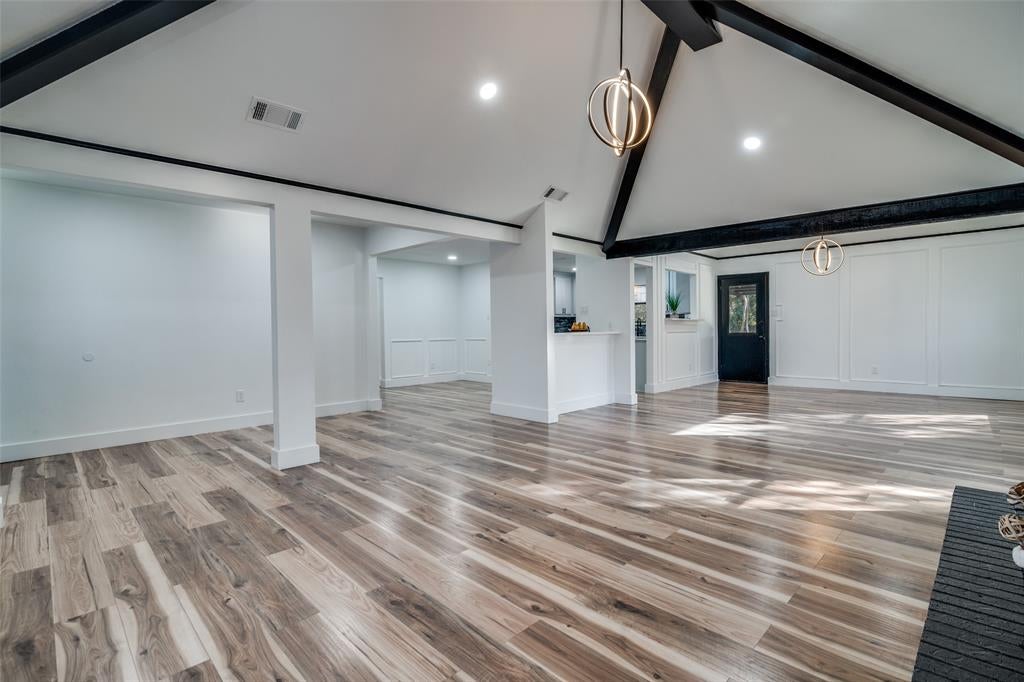 1502 Knob Hill Drive — photo